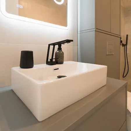 Flow 1 Bedroom With Parking Apartman *