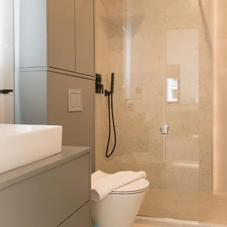 Flow 1 Bedroom With Parking *