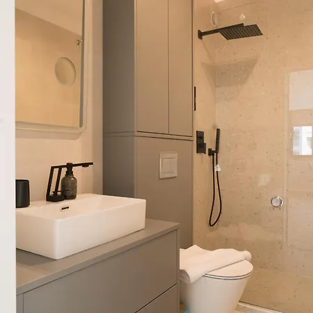 Flow 1 Bedroom With Parking Apartment *