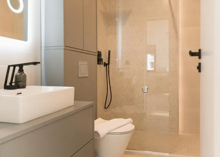 Flow 1 Bedroom With Parking *