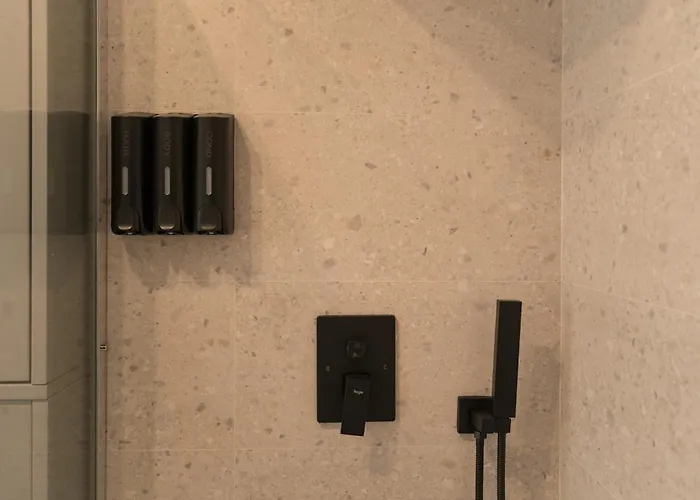 Flow 1 Bedroom With Parking *