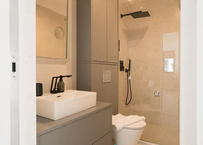 Flow 1 Bedroom With Parking 아파트 *